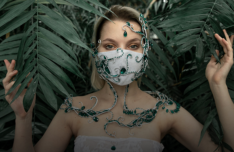 Маски дизайнера Eva Ignis показали на Неделе моды в Милане