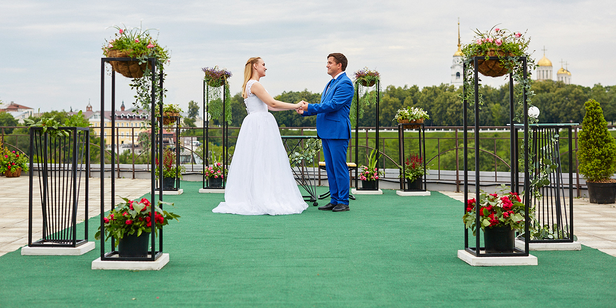 С видом на Успенский собор. Во Владимире появилась первая открытая площадка для свадебной церемонии