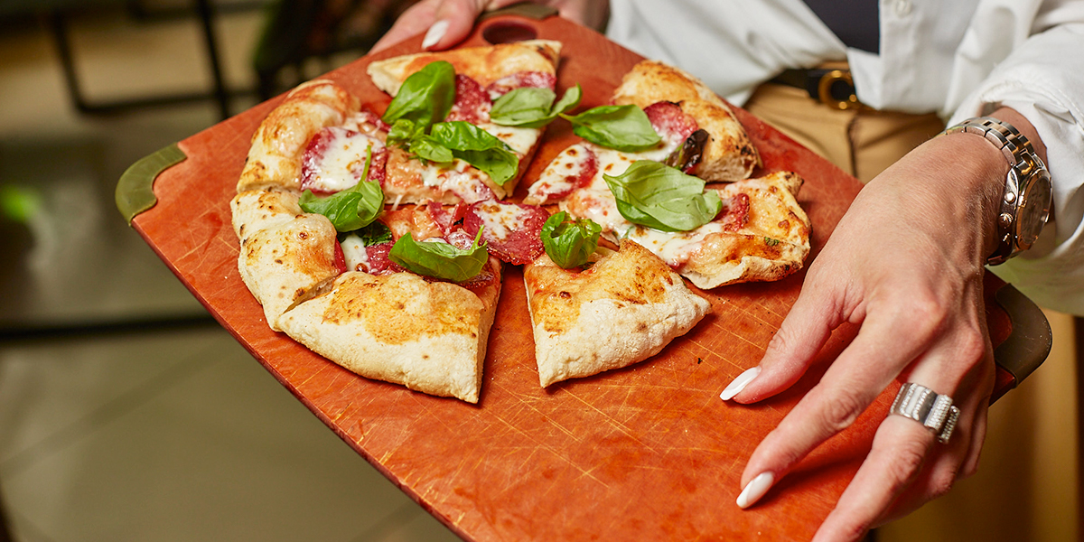 Пицца, которая всегда с собой. Готовим знаменитое итальянское блюдо в мобильной печи с камнем