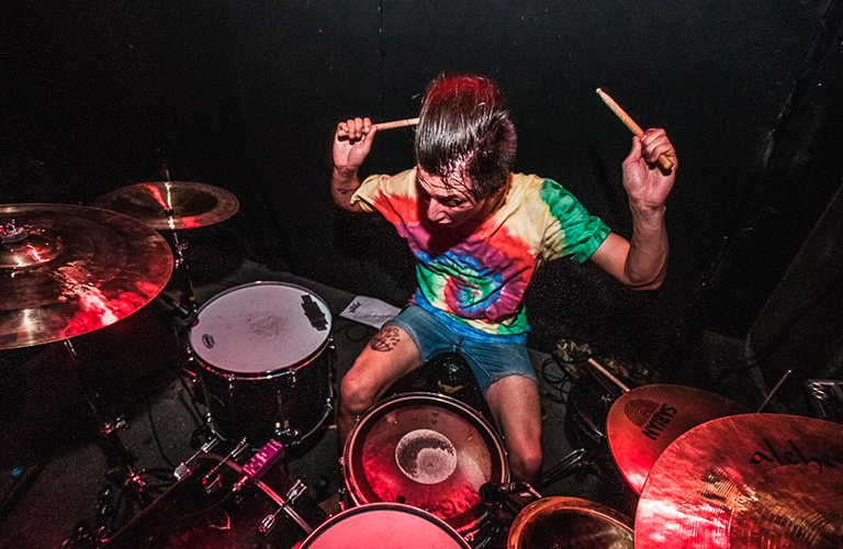 Из фаната в кумиры: история владимирского экстрим-барабанщика