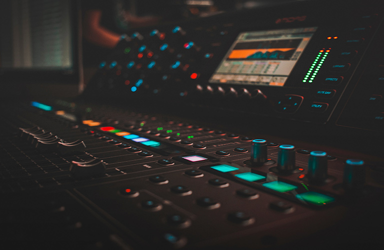 Проекты Fendi, Elle, Adidas - где можно услышать мелодии Сергея Черемисинова