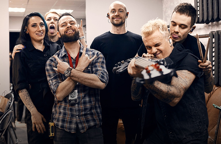 Перчатки Swarovski и забытые на заправках музыканты в будничных историях концертного промоутера