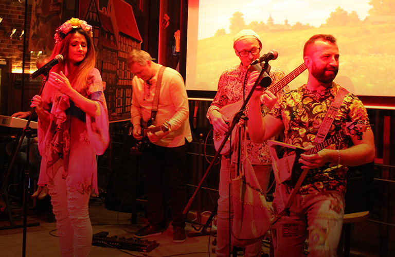 Владимирский фолк-бэнд «Колокол» заставил людей смеяться и танцевать до изнеможения