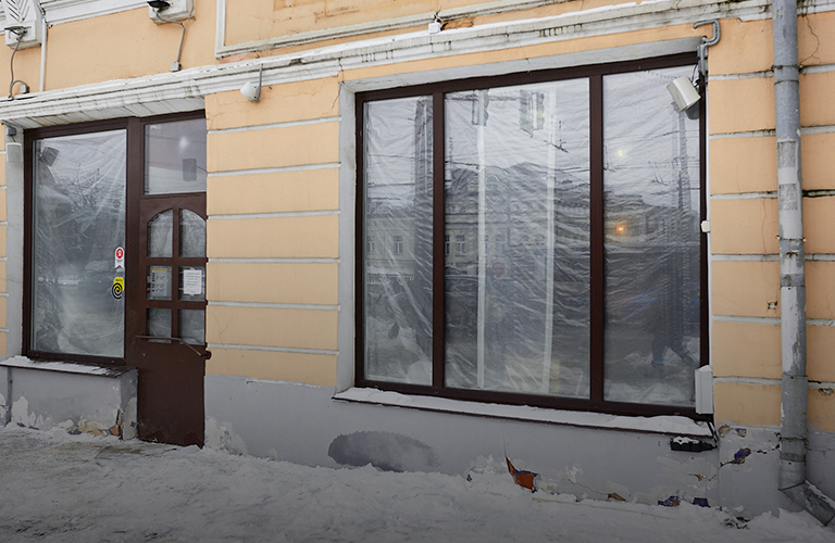 Остаемся без кофе и танцев. Заведения в центре города, вывески которых исчезли с фасадов