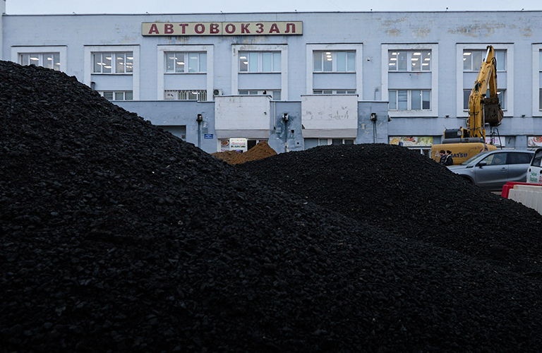 Масштабные раскопки на время превратили Вокзальную площадь в «зону отчуждения»