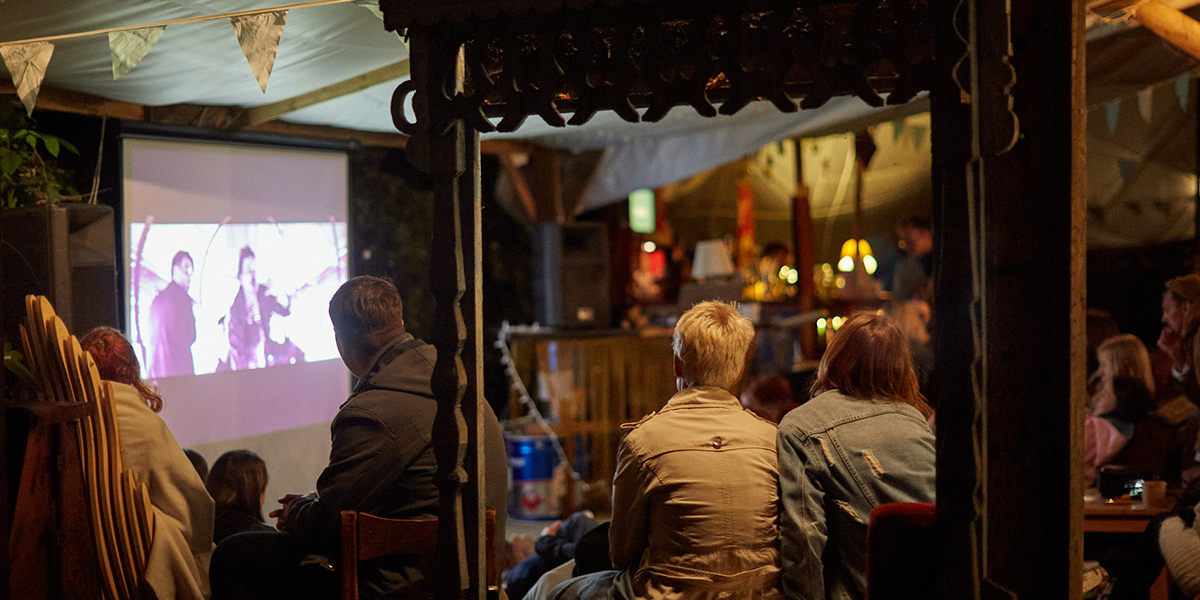 Песни Цоя под укулеле и разрешенный Серебренниковым показ фильма «Лето»