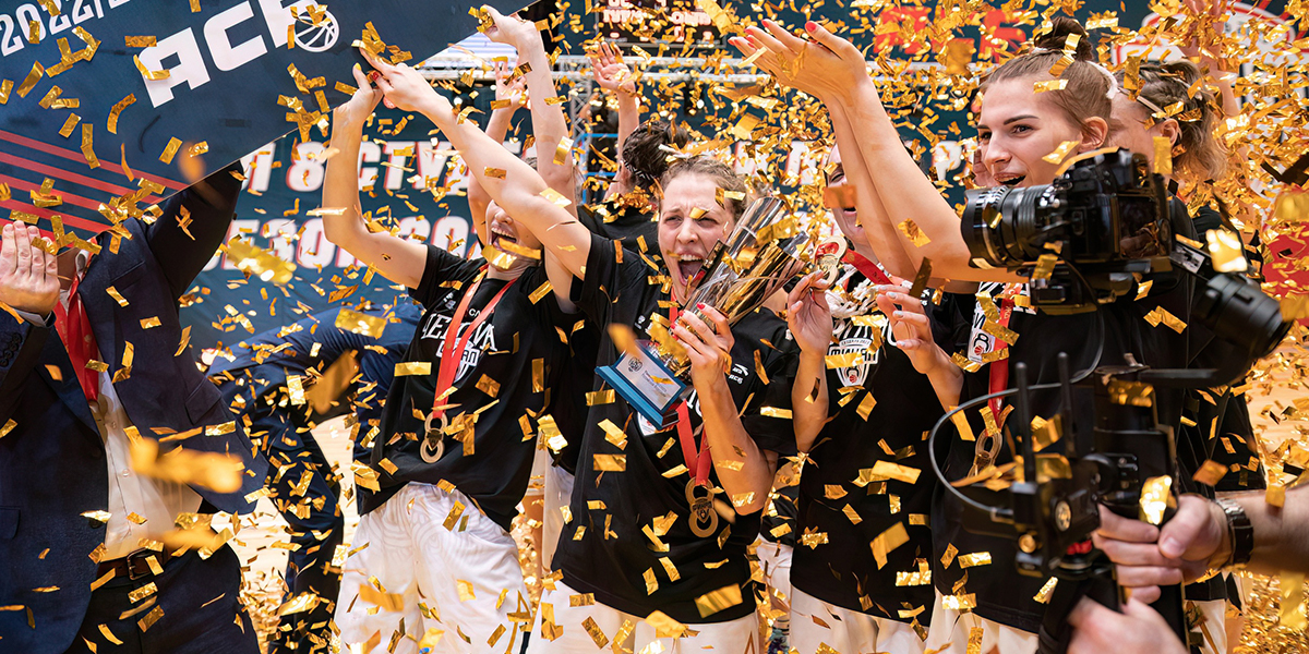 Под золотым конфетти. «Впервые в истории праздник баскетбола пришел на владимирскую землю»