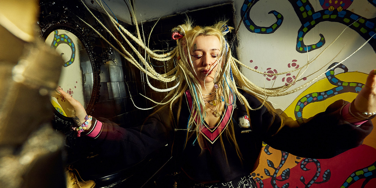 Бунт против гламура! Рок-стиль в эксцентричных образах Юлии Медведковой