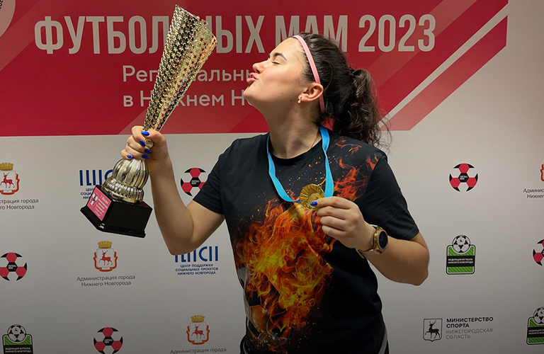 Владимирские мамы выиграли Кубок 2023 года по футболу и расцеловали свой первый трофей