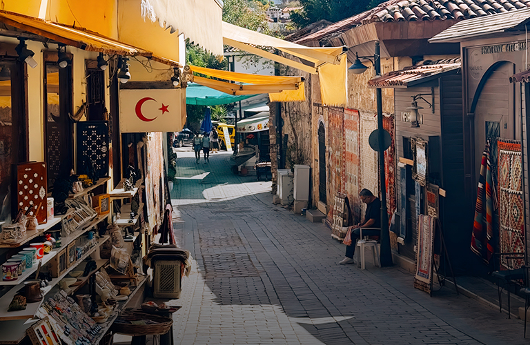 Обратная сторона Антальи. Владимирский фотограф об аутентичном городке с европейским вайбом