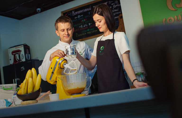 Кулинарный ответ: Секреты медового торта с крыжовником и экобананами