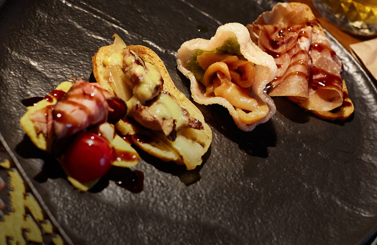 «Мясо с персиками – очень мощно!»: владимирские блогеры тестируют кухню Bar & Shop «Хьюстон»