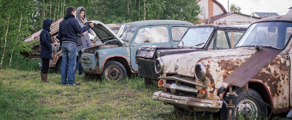 Владимирец собирает ретро-парк и пишет картины с «железных натурщиков»
