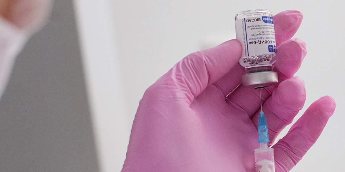 «Чипированные» или ответственные? Владимирцы, сделавшие прививку от коронавируса