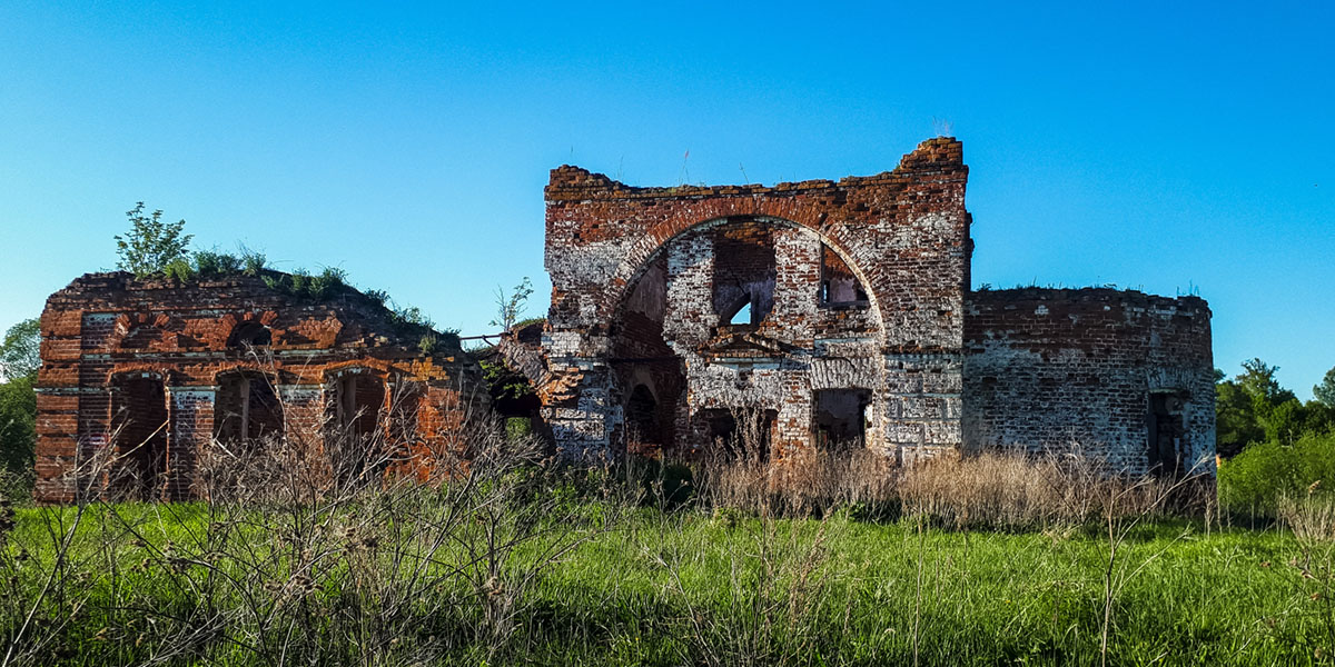 Живописные окрестности Суздаля: Заброшенный храм в селе Яновец