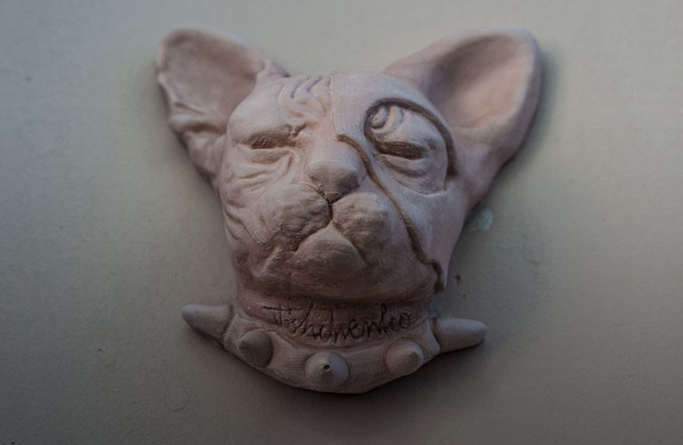 Duality cat: В центре появился креативный барельеф московского скульптора