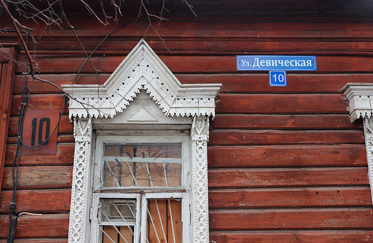 Ушедшая эпоха: наличникам ветхих владимирских домов посвятили серию раскрасок