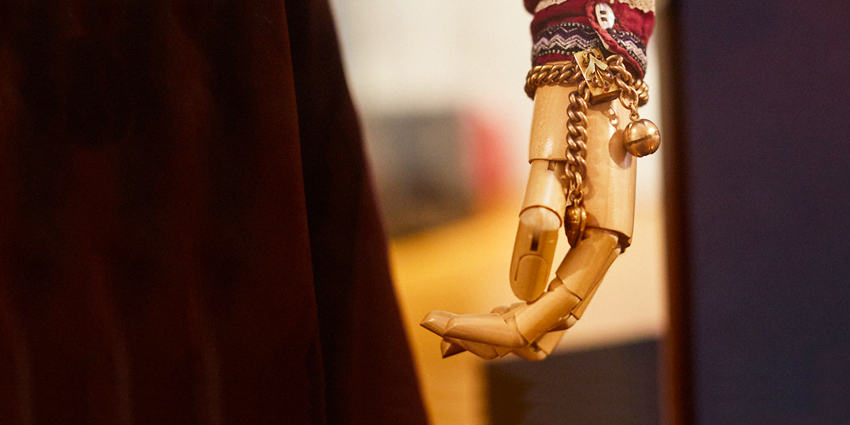 Цепи, браслеты с шармами и стиль бохо народа сету — ищем тренды среди старинных украшений