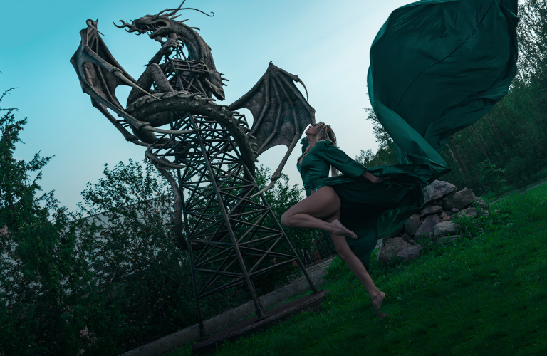 Средневековая принцесса под охраной дракона в Радужном и эльфийка на водоеме Суздальского района