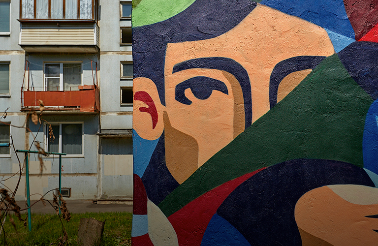 «Цветы жизни», арт из тысяч точек и чешуйчатый кот — новые муралы во Владимире