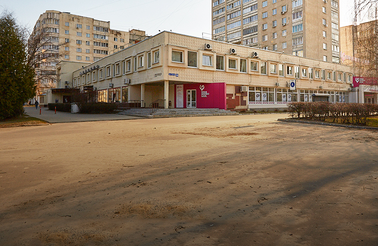 «Чародейка», «Лакомка» и «английский дом»: оригинальные работы архитектора Бориса Шиганова на проспекте Ленина