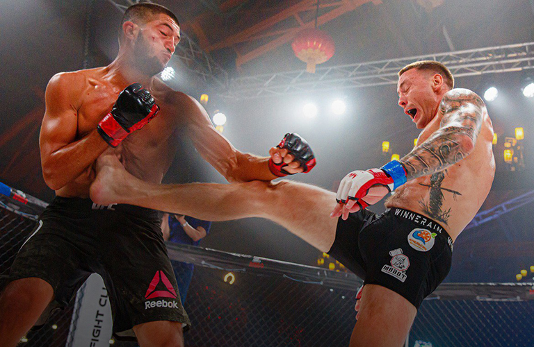 Безумие в лучших традициях фильмов с Джеки Чаном. Поединок, который стал «Боем года»