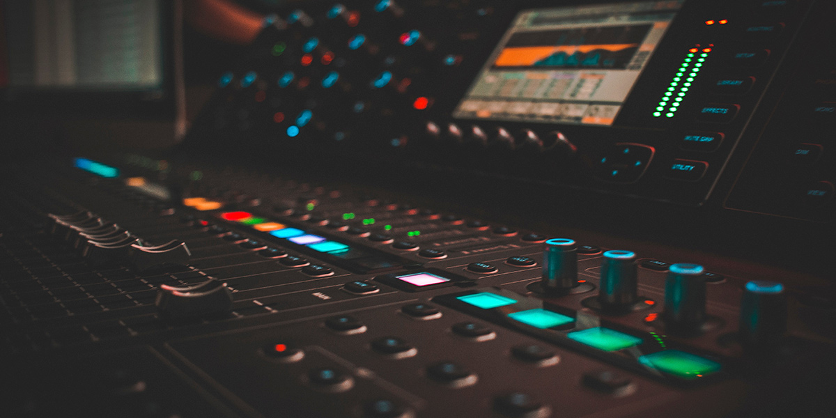 Проекты Fendi, Elle, Adidas - где можно услышать мелодии Сергея Черемисинова