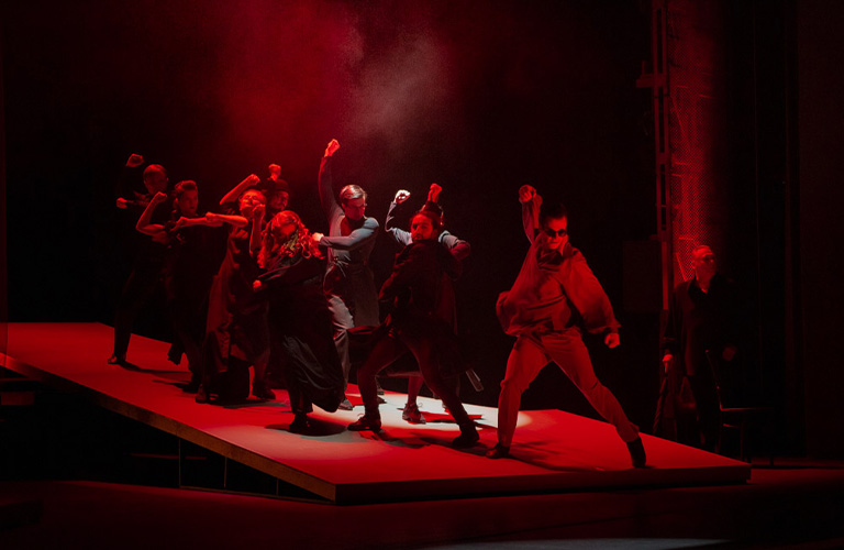 Эротика, мистика и оперное пение в премьерном спектакле драмтеатра