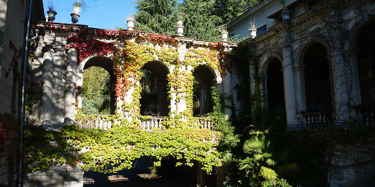 Заброшенные усадьбы и одинокий маяк. Обзор сталк-объектов России и ближнего зарубежья