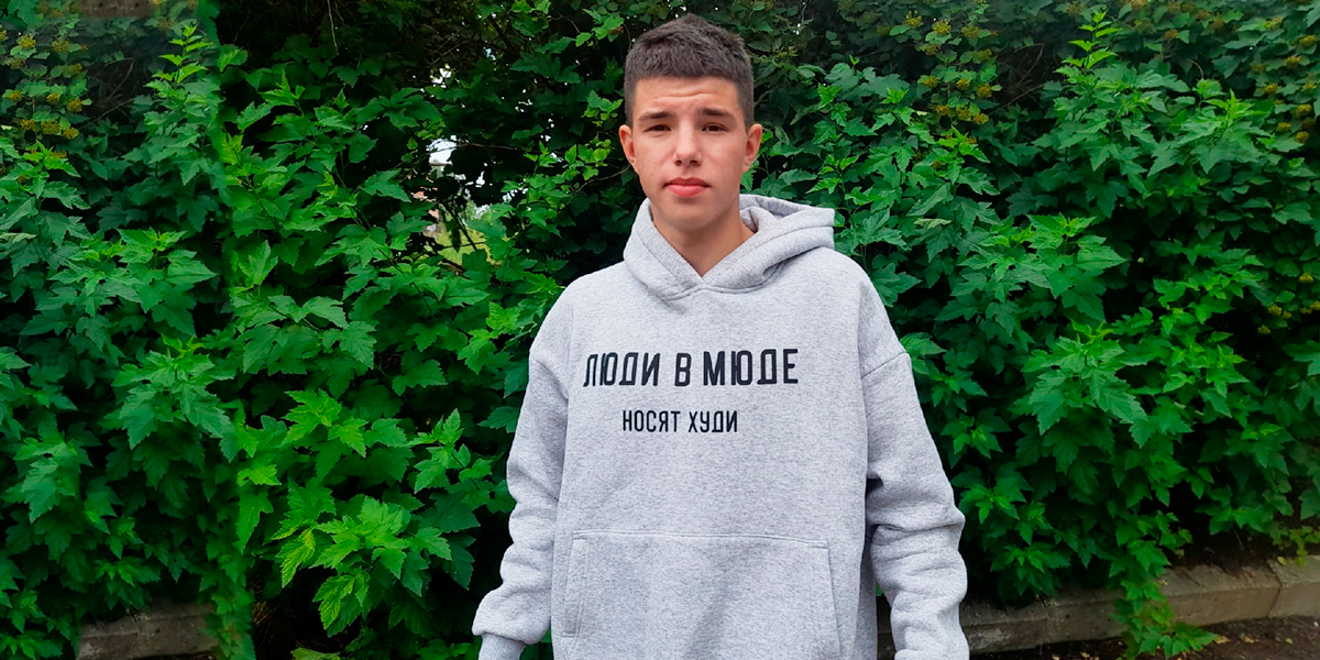 Люди в МЮДе носят худи. Оригинальный мерч от жителей Садового