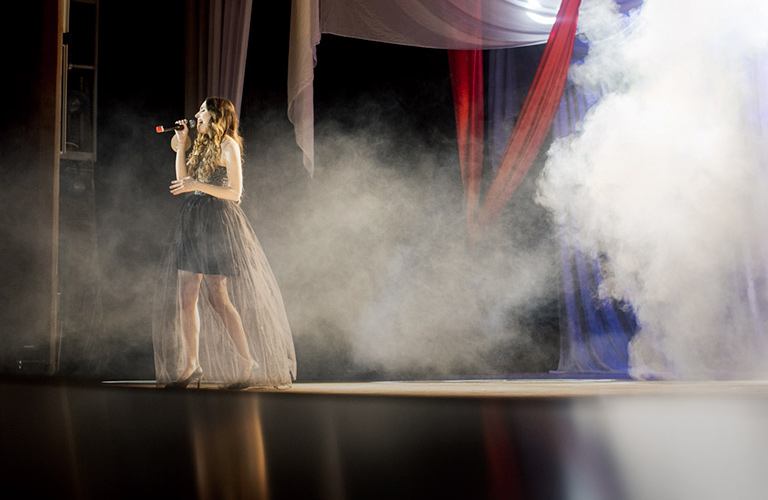 Певица из Владимира борется за симпатии Киркорова, Баскова и Михайлова