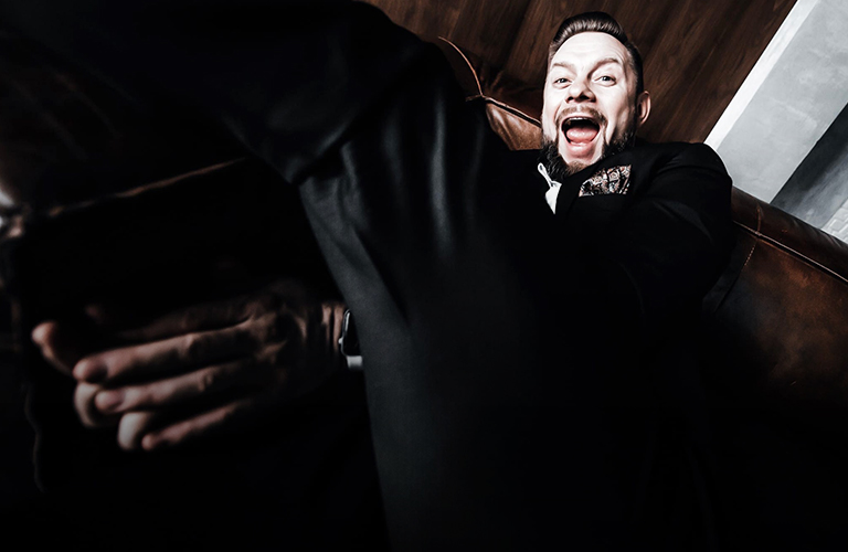 Актер сериала «След» и любимчик Павла Воли: бурная карьера владимирского ведущего