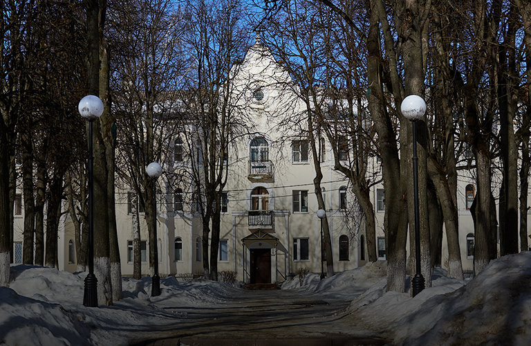 Дом мечты на улице 850-летия: эркерные окна и вид на любимый сквер