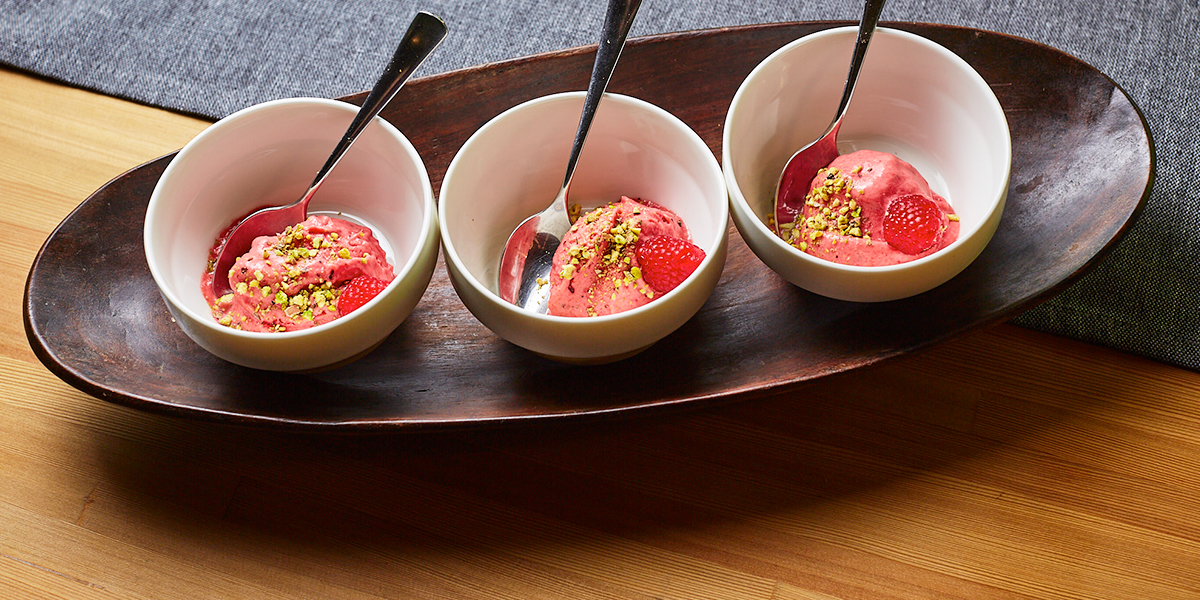 Десерт в азотных парах. Как за пять минут приготовить криомороженое?