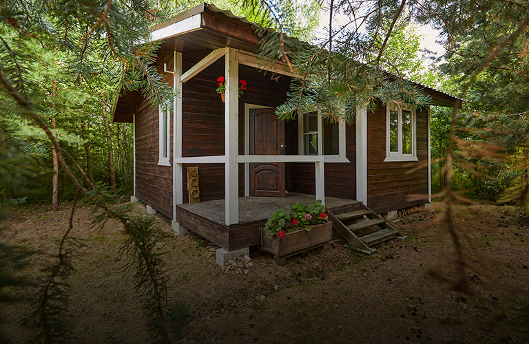 Зеркало из 60-х и буфет, найденный у мусорки: «сокровища» дома-шкатулки Ольги Журавлевой