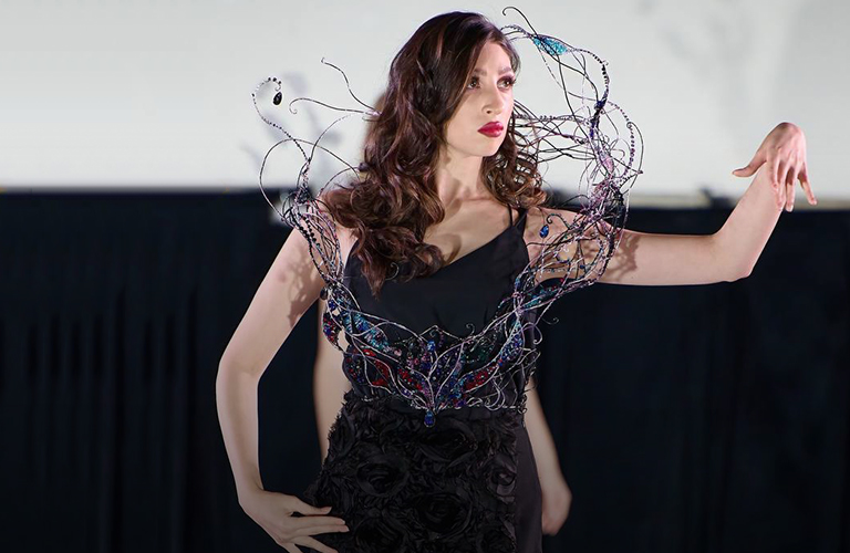 Владимирский дизайнер аксессуаров воссоздала на подиуме в Москве прекрасный хищный сад