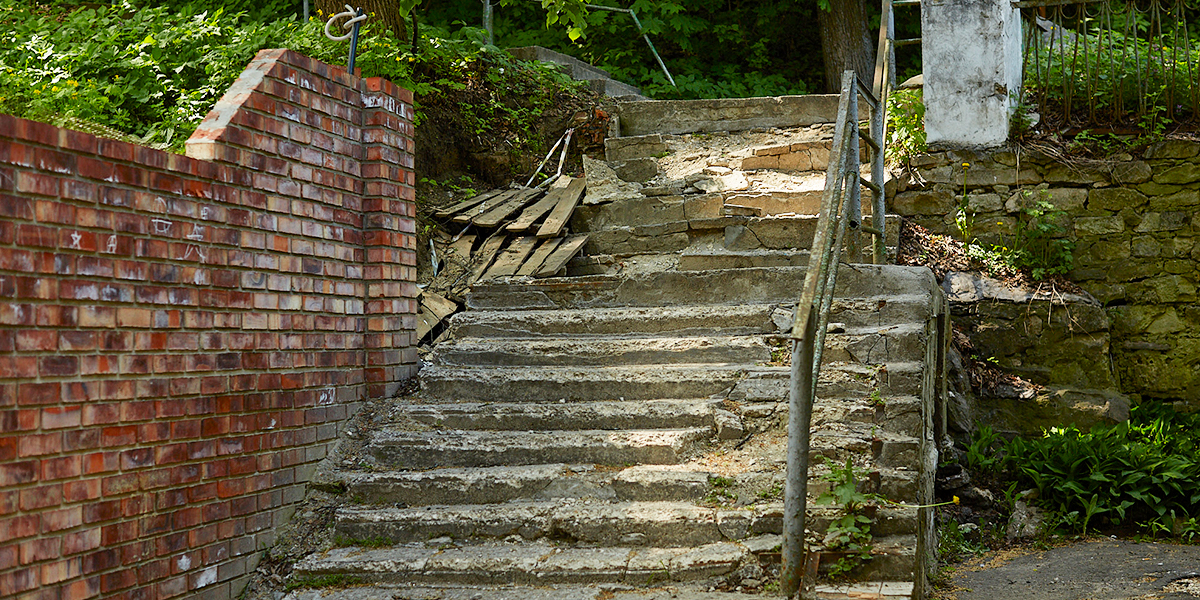 За год во Владимире обещают отремонтировать 30 лестниц