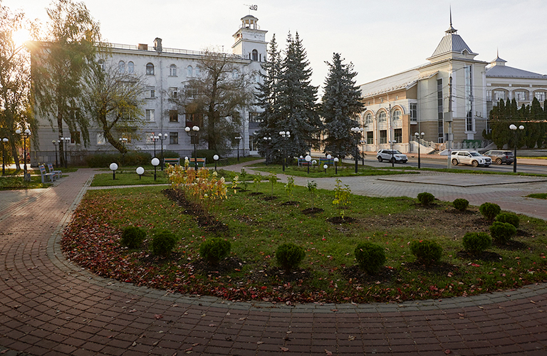 Бульвар художника Иванова ждет преображение, а Молодежный сквер уже засадили новой зеленью