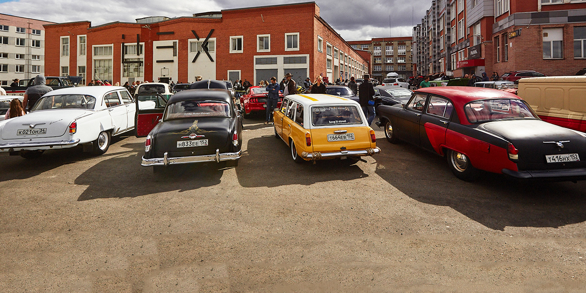 Кастом-рок-н-ролльное безобразие! На Rebel Party во Владимире прошла выставка мотоциклов и машин