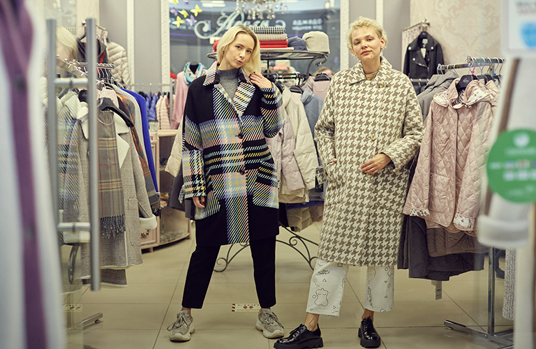 Утепляемся: пальто сложных оттенков и куртки-трансформеры