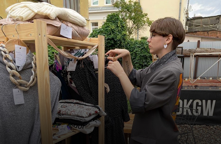 Винтаж, кастом, олдовый стритвир: обзор товаров с блошиного рынка