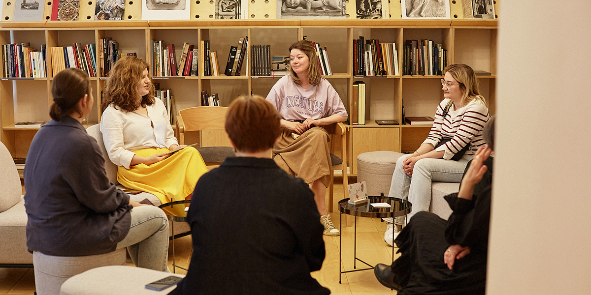 От классики до похихикать — что обсуждают на встречах владимирского книжного клуба