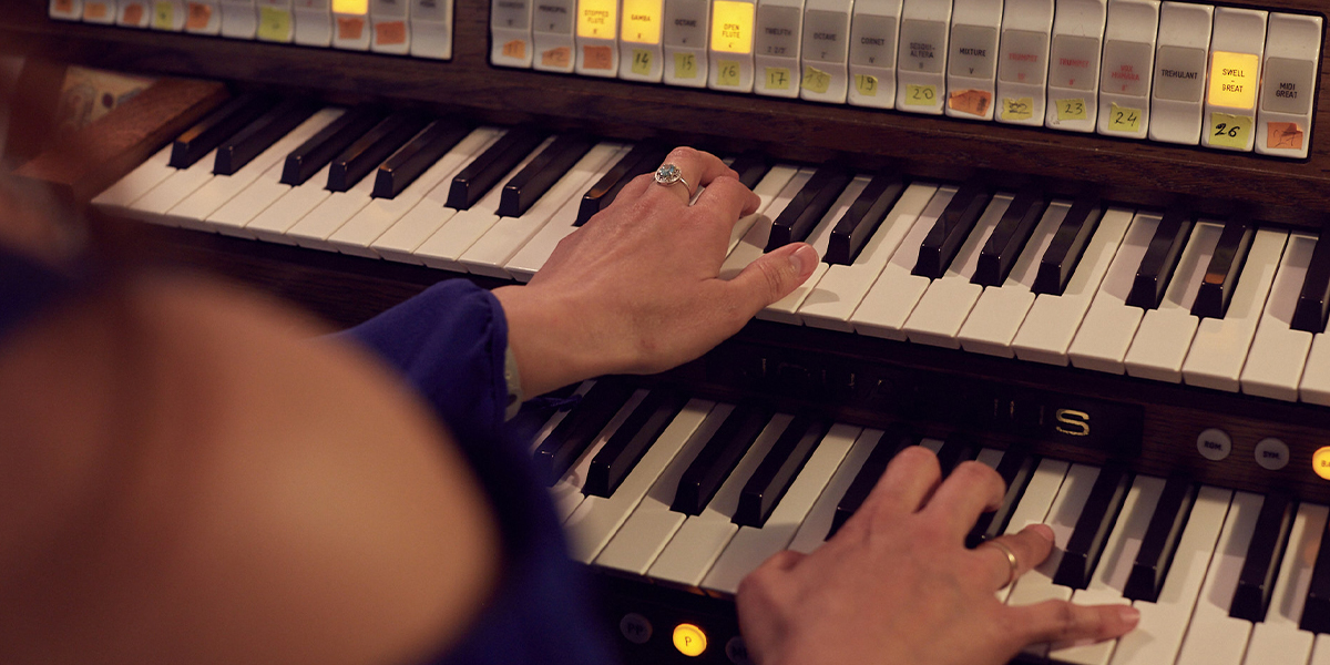 Такое возможно только по любви: история о том, как учатся играть на органе