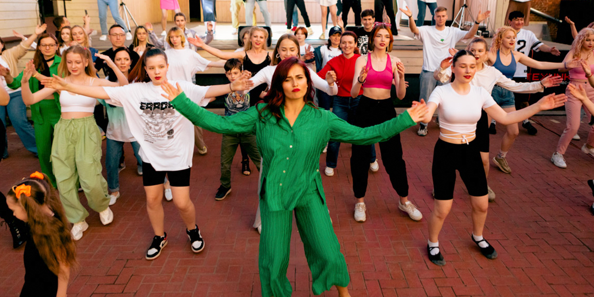 Танцы, музыка и флешмоб. Участники творческого комьюнити Владимира зажгли под открытым небом