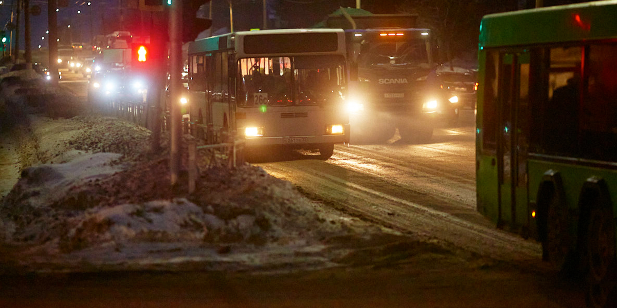 Каждый второй автобус в городе нуждается в замене, зато мост через Оку на М-12 скоро сомкнется