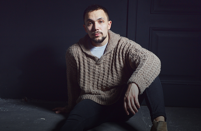 Олег Ван в свитере, как у Данилы Багрова: «Перед вами — точная копия из фильма «Брат»