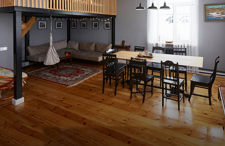 Дача-квартира с островным релаксом и раритетным декором в доме на самой шумной улице Владимира