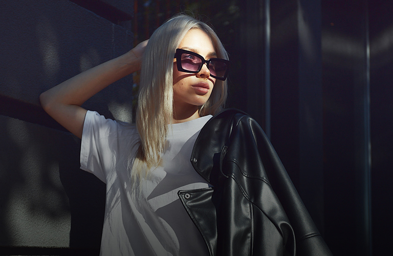 «Барби-стайл» владелицы добермана, или Эмоциональный монохром в гардеробе эксперта по декору