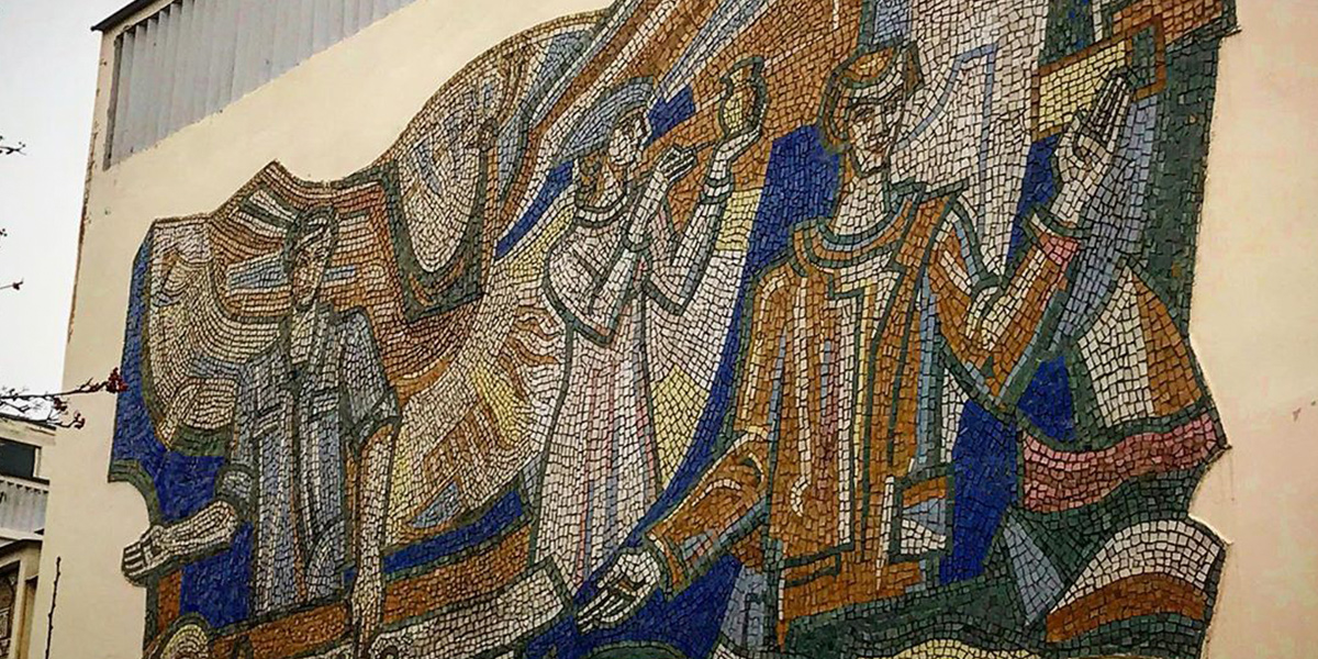 Жилые дома как произведения искусства: откуда взялась мозаика и куда пропадает