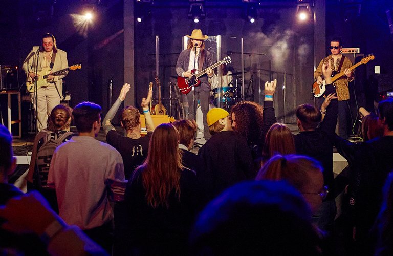 Нуарный дым ampLife и педальный фузз ТВОЮЖНАЛЕВО в одном концерте